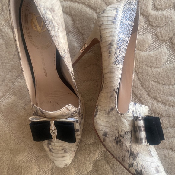 Vince Camuto Shoes - SNAKESKIN PUMP by Vince Camuto  LIKE NEW! 9.5 very chanel looking !